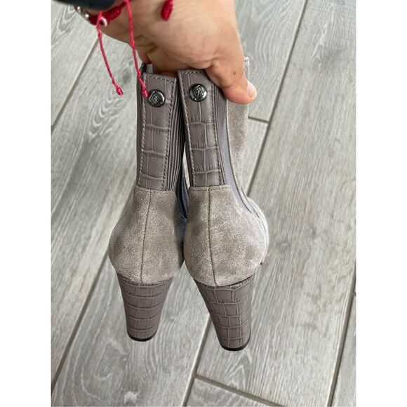 DONALD J. PLINER Labell Platform Suede Bootie Size 7.5 NEW - Picture 4 of 10